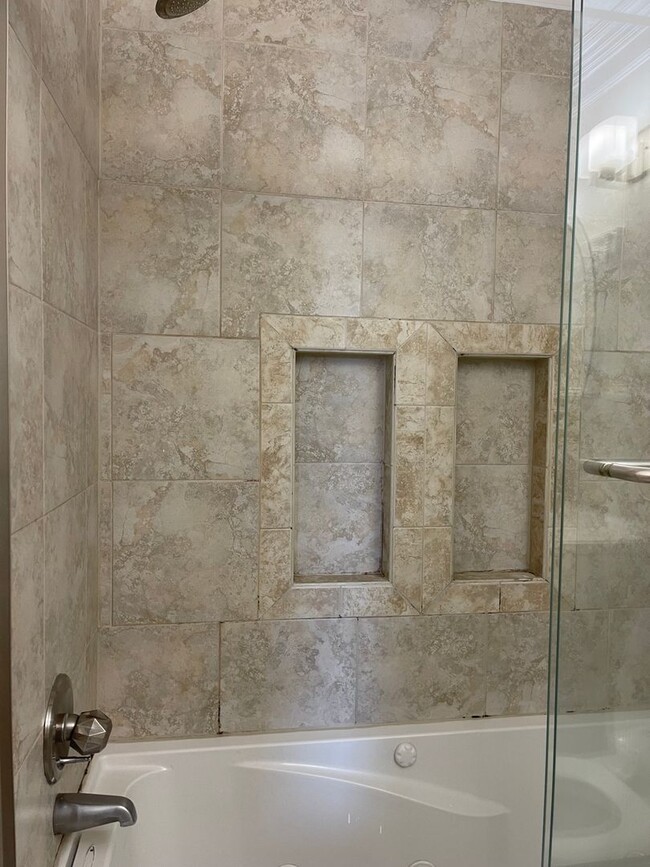 Building Photo - KEMPSVILLE LAKEFRONT TOWNHOUSE FOR RENT!