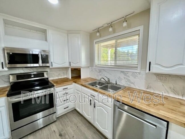 Building Photo - 762 Lacey Way