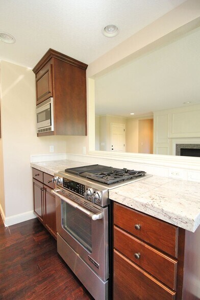 Building Photo - 3328-3328 SW 10th Ave