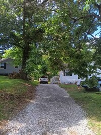 Building Photo - "Charming 3-Bedroom Home on Cherry Tree Dr...