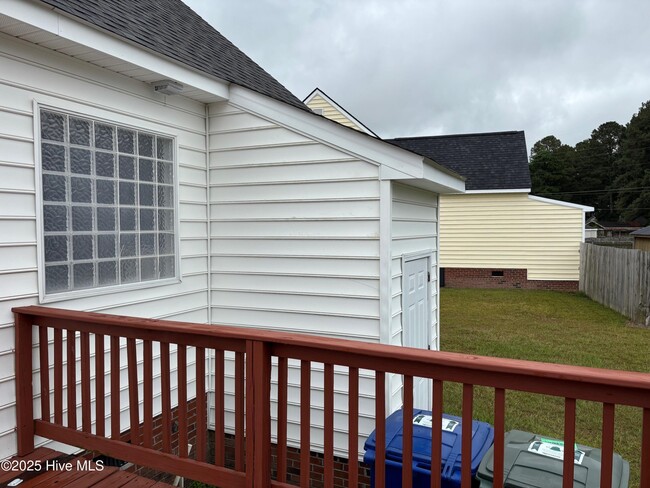 Building Photo - 2637 Camille Dr