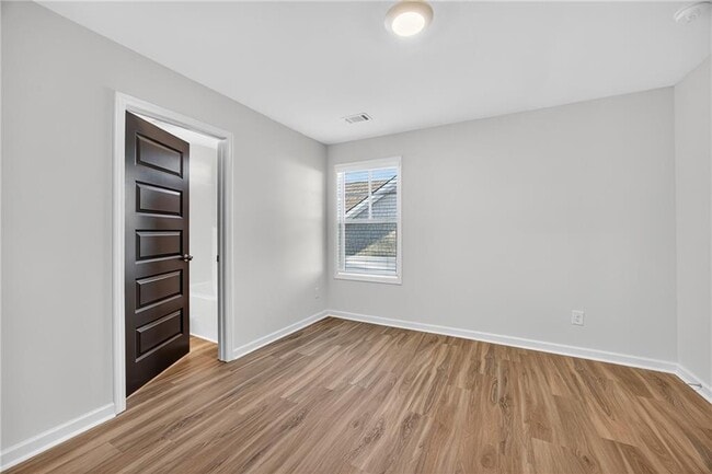 Building Photo - 5107 Hollybrook Rd SE