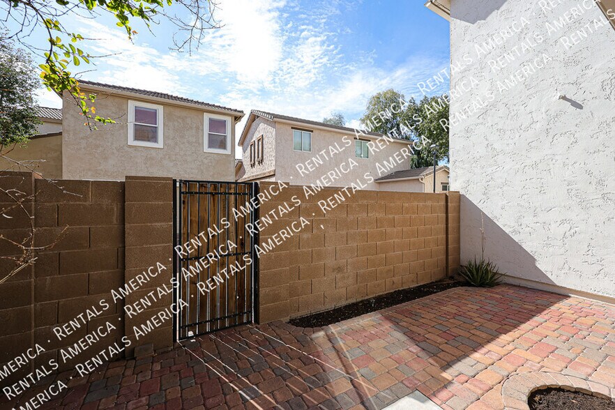 Building Photo - 10146 E Isleta Ave