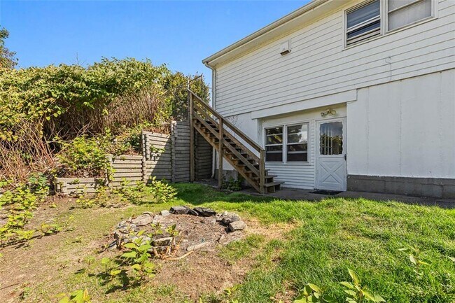 Building Photo - 3421 Pawtucket Ave