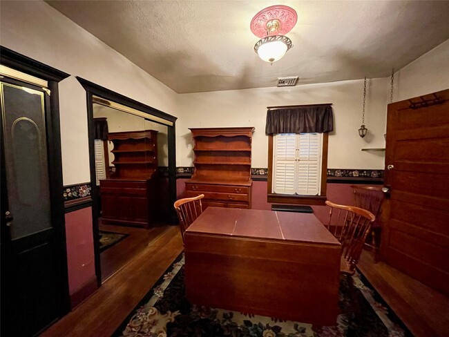 Building Photo - 112 N Roosevelt Ave