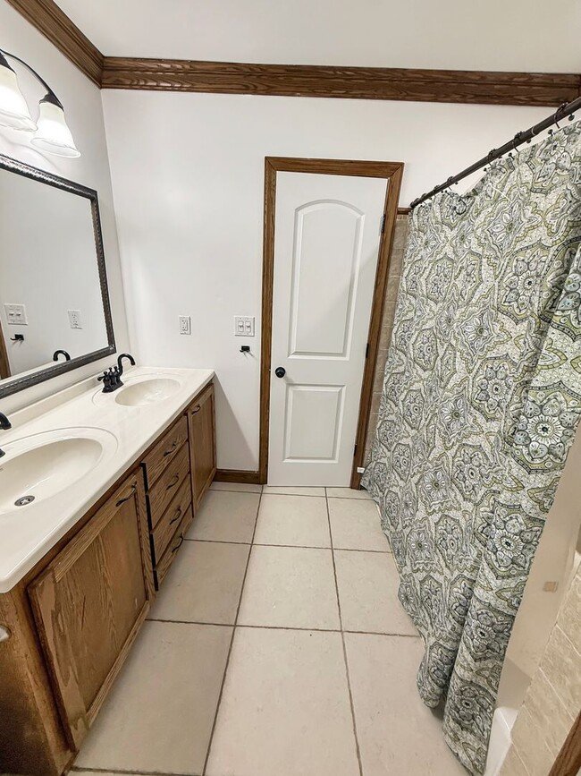 Building Photo - Charming West Tulsa Bungalow with Detached Garage and Hardwood Floors