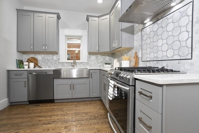 Building Photo - 10 Grant St