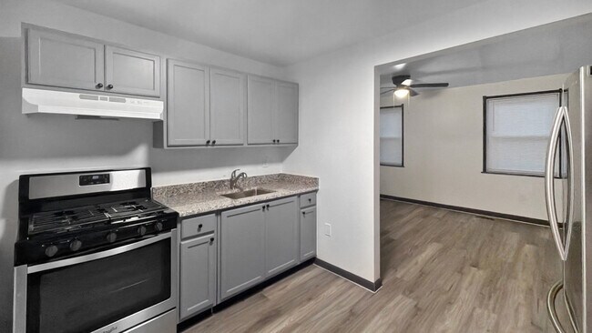 Building Photo - 507 Arsan Ave