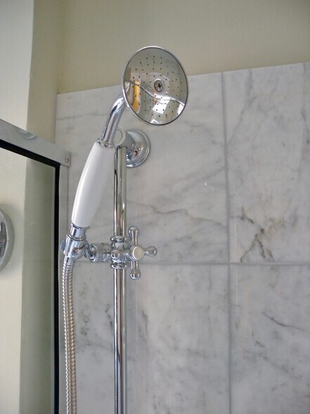 Building Photo - 1764 N High St