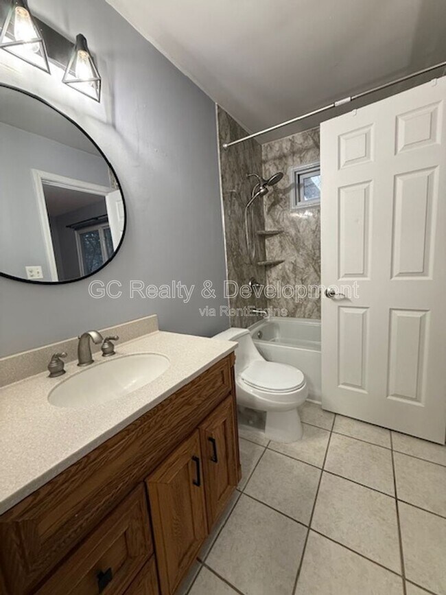 Building Photo - 624 Thorndale Dr