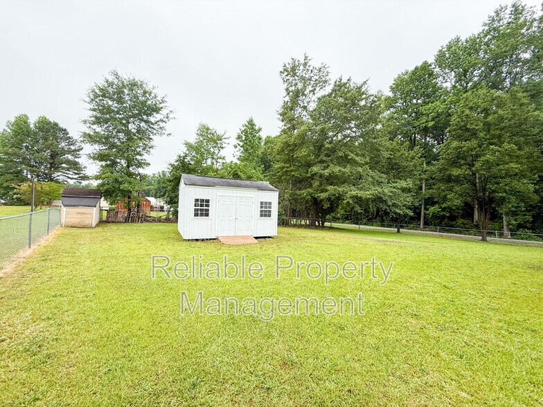 Building Photo - 101 Spring Branch Ln