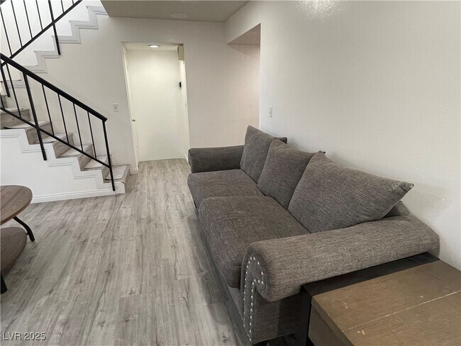 Building Photo - 5005 Celebrity Cir