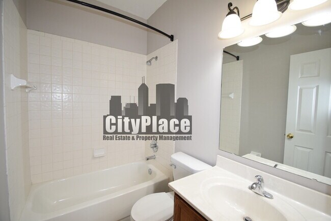 Building Photo - 10394 Lakeland Dr