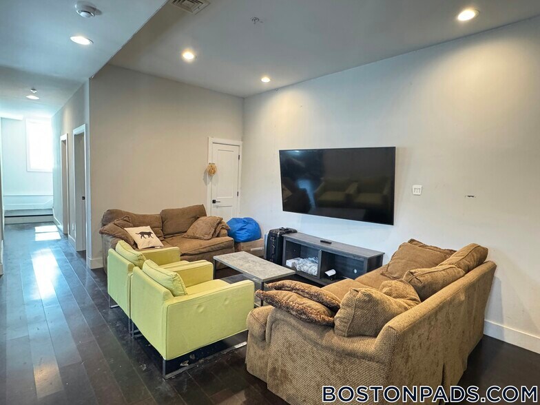 Building Photo - 1 Cedar St