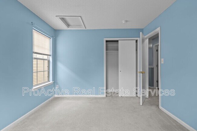 Building Photo - 11 Camellia Ln