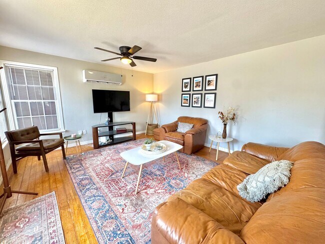 Building Photo - Blue Wall Oasis Mid-Term Rental 2/1 with a...
