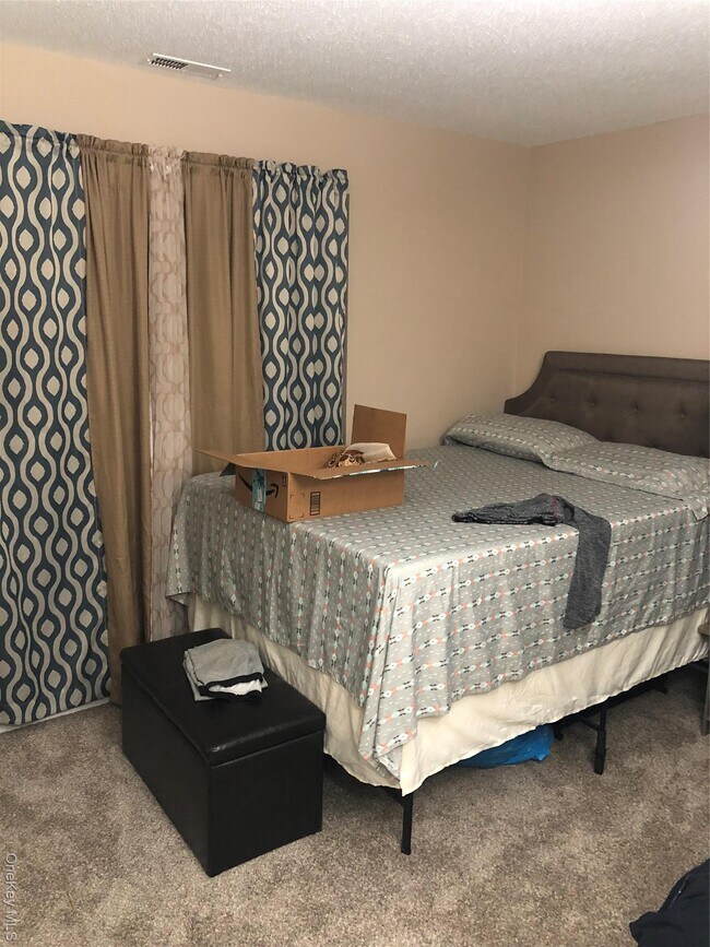 Building Photo - 31 Moore Ln