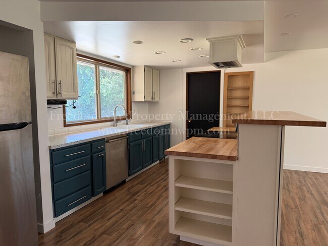 Building Photo - 5825 67th Ave NE