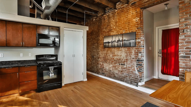 Kitchen area - 2903 Wisconsin Ave