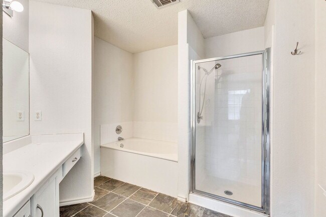 Building Photo - 3600 Cheyenne St