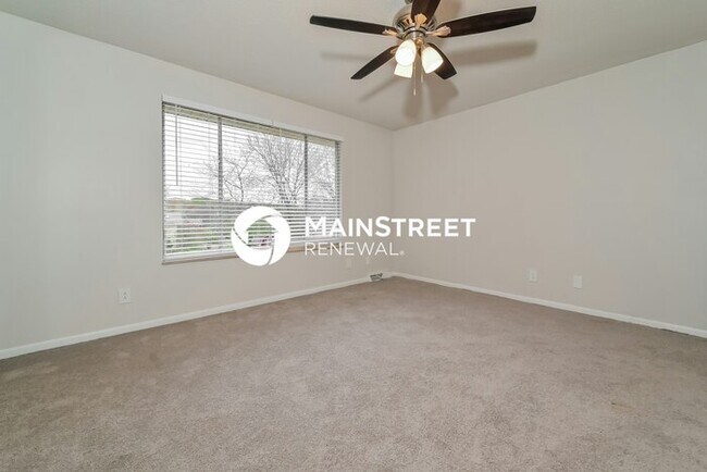 Building Photo - 4 Bedroom Pet-Friendly Home in KNOXVILLE, TN with Main Street Renewal