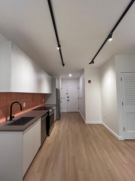 Building Photo - 329 Pacific Ave