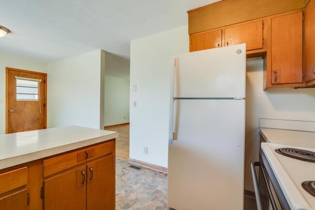 Building Photo - 607 Race St