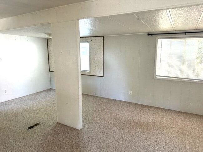 Building Photo - 3 bedroom mobile home with garage and bonus room