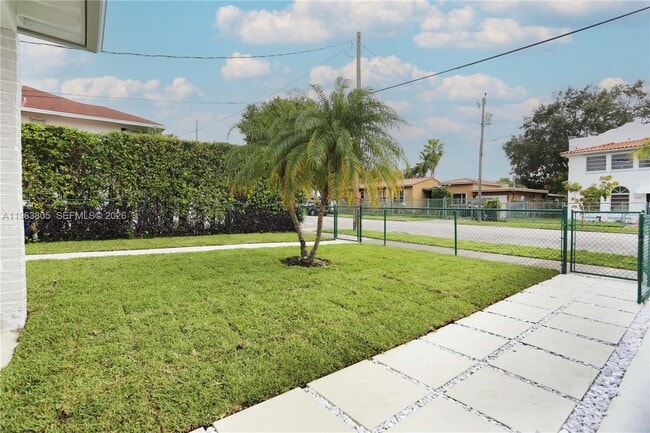 Building Photo - 3305 SW 2nd St