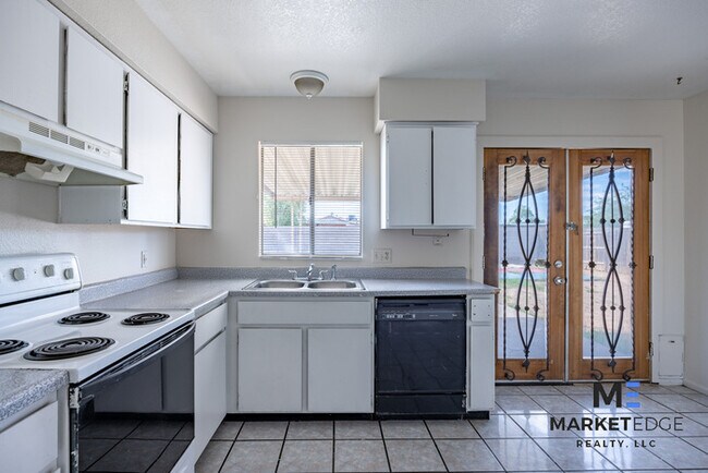 Building Photo - 2 Bed/ 1 Bath at 67th/Van Buren! Move-In R...