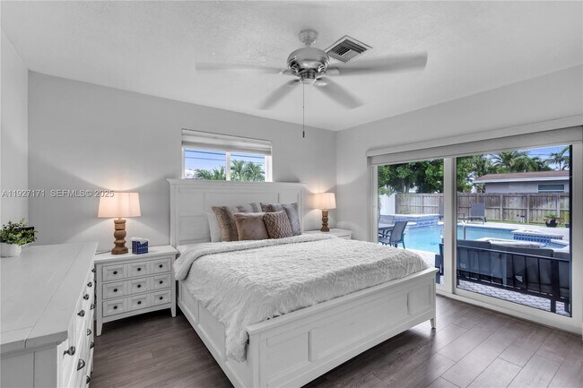 Building Photo - 251 SE 8th St