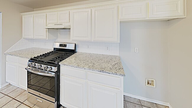 Building Photo - 4 Bedroom 2 Bath in Deer Creek Schools- Ga...