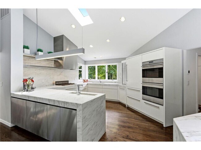 Building Photo - 20650 Bayview Ct