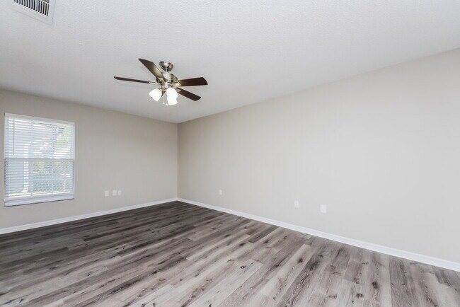 Building Photo - 911 San Rafael Way