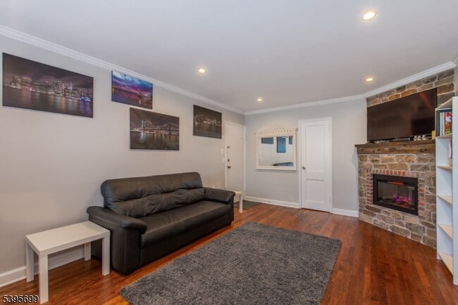 Building Photo - 378 Claremont Ave