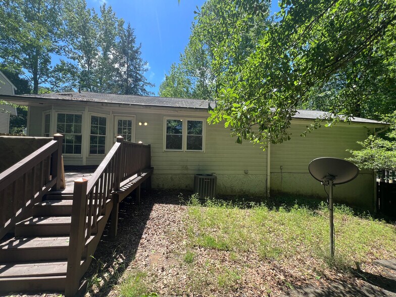 Building Photo - Room in House on Hillboro Cir SW