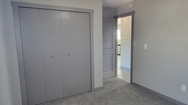 Building Photo - 4 Bedroom, 1.75 Bathroom - Freshly Updated! Available Now!