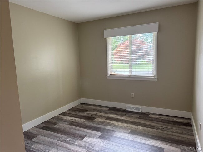 Building Photo - 7878 Sagamore Dr N