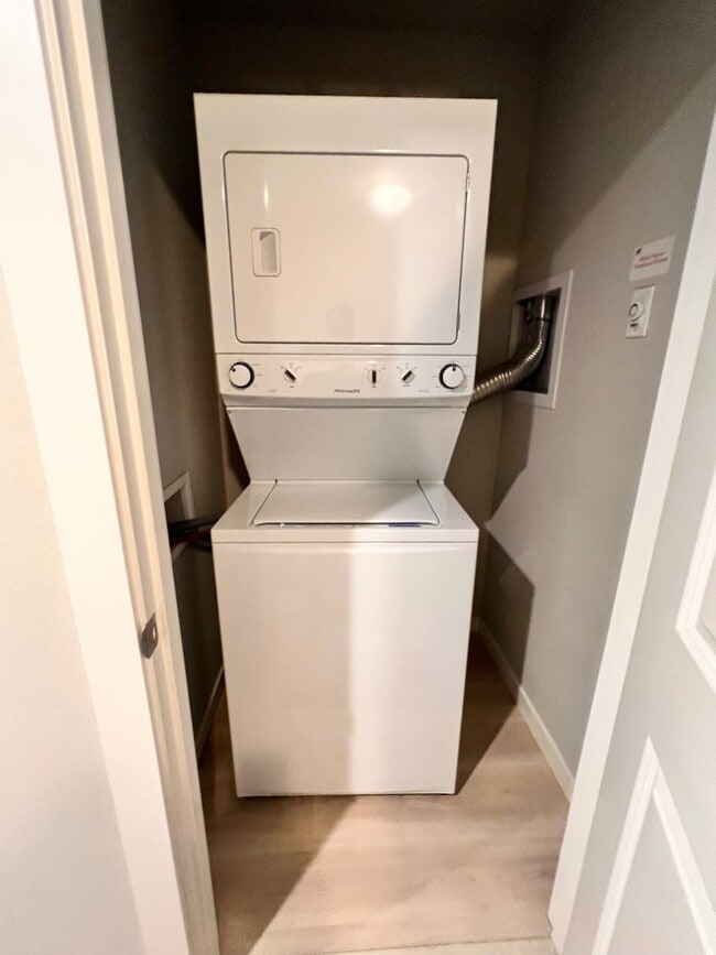 Building Photo - 3Bd/3Ba Lynnwood Townhouse