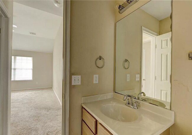 Building Photo - Gorgeous 3 bedroom 2 Bath and 2 Car Home in the Heart of Yukon