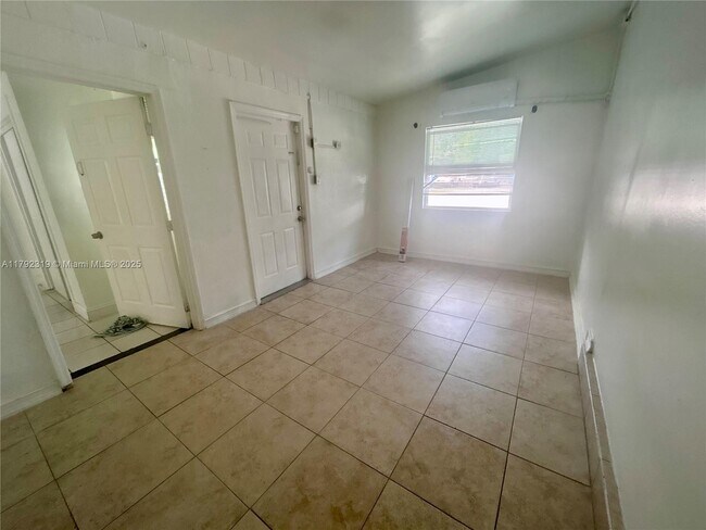Primary Photo - 32 Allen Rd