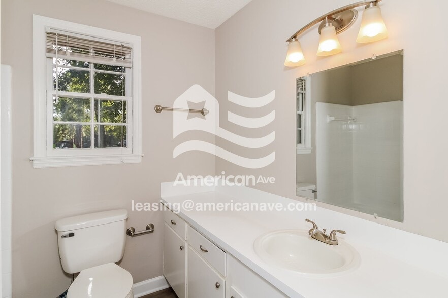 Building Photo - 200 Bob White Ave