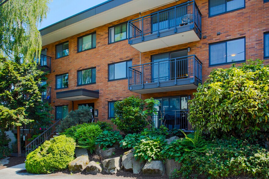 Building Photo - 911 N 73rd St