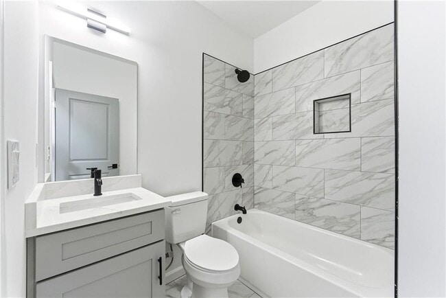 Building Photo - 1386 Elizabeth Ave SW