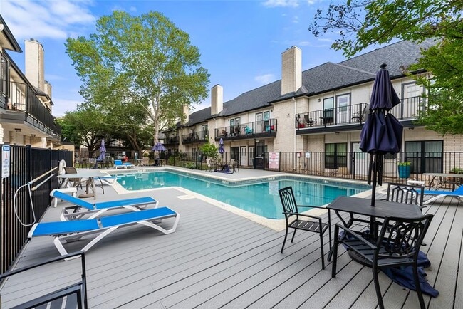 Building Photo - 1307 Kinney Ave