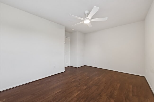 Building Photo - 14335 Plum Springs Dr