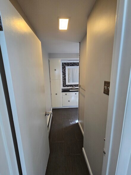 Bath Room - 200 Windsor St