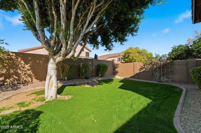 Building Photo - 7180 W Trails Dr