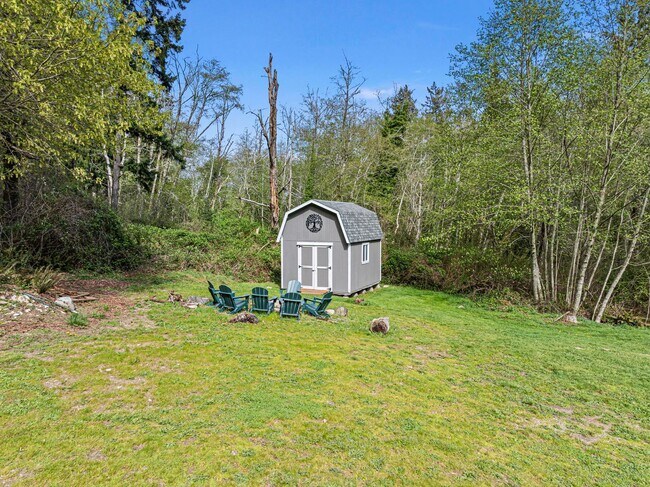 Building Photo - Custom Craftsman Estate on 1.5+ Sun-drenched Acres