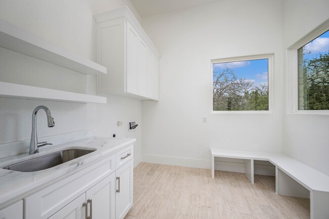 Building Photo - 846 Maximino Ridge Rd.